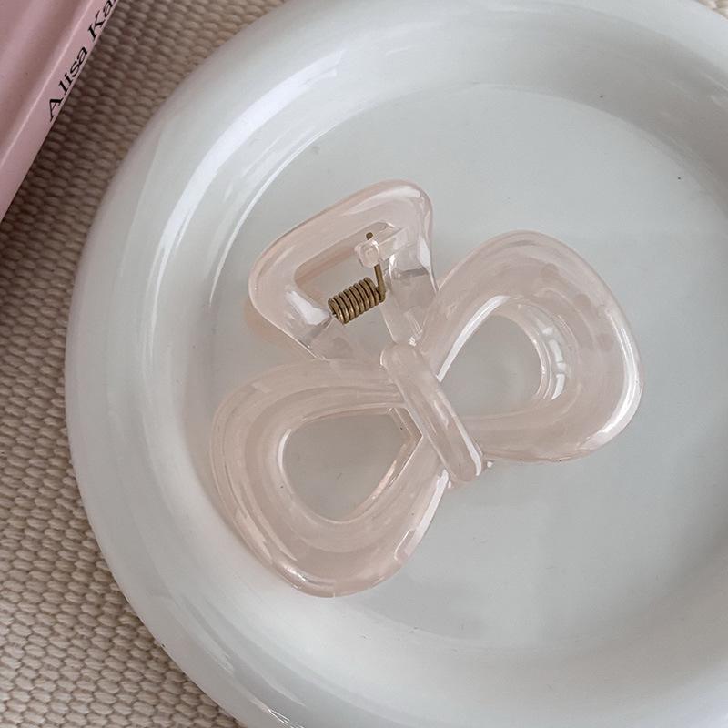 

Creamy Off-White Hair Claw Clip for Half-Up Hairstyles