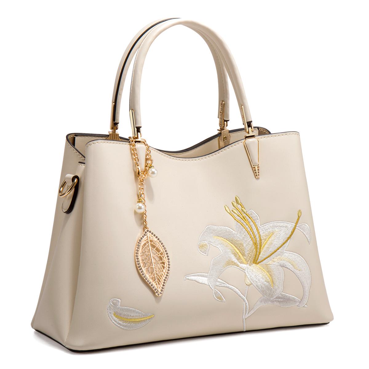 

2025 High-Grade Chinese Style Large Capacity Embroidered Handbag for Women