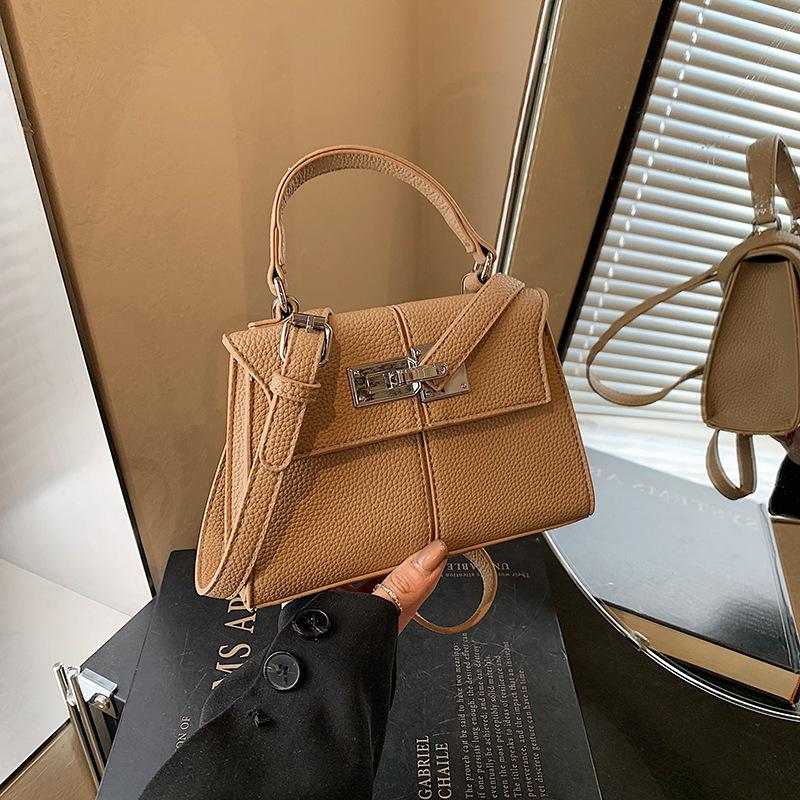 Portable small square bag 2025 new simple retro women's bag fashionable versatile niche simple commuter messenger bag