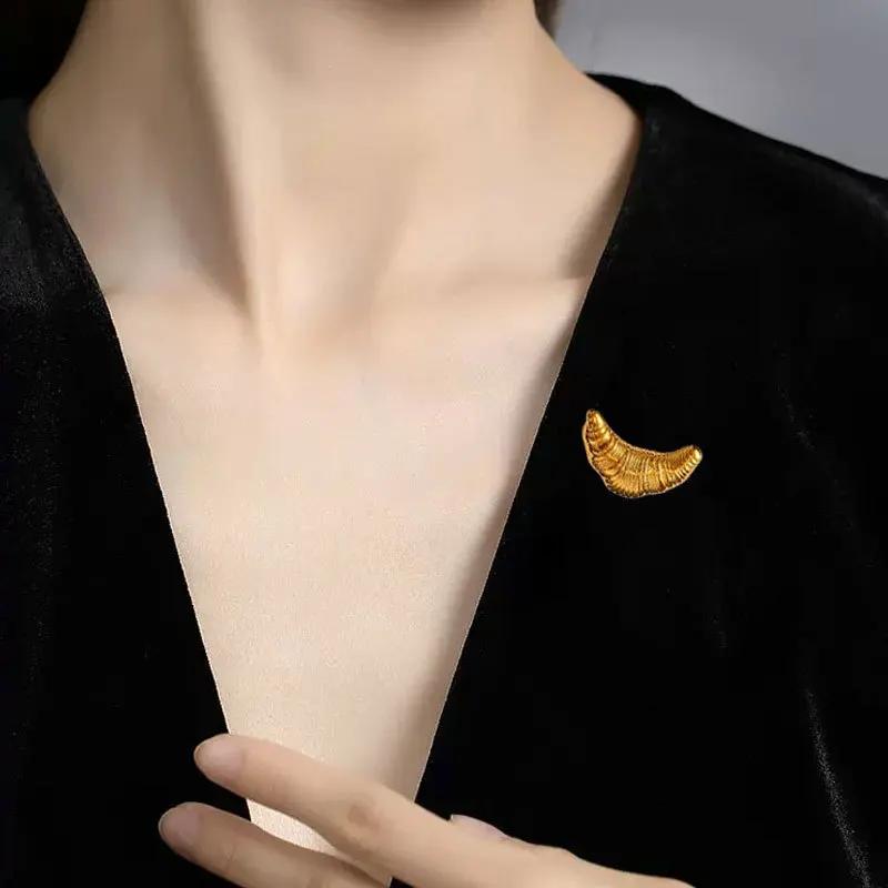 Trendy Gold Plated Croissant Brooches for Men Women Couples Unique Vintage Zircon Food Pins Statement Accessories for Parties