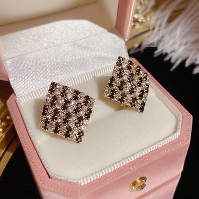 Square Stud Earrings Women's Silver Needle Light Luxury Spring and Summer Earrings 2025 New Trendy Niche Design Sense Advanced Cold Wind Earrings
