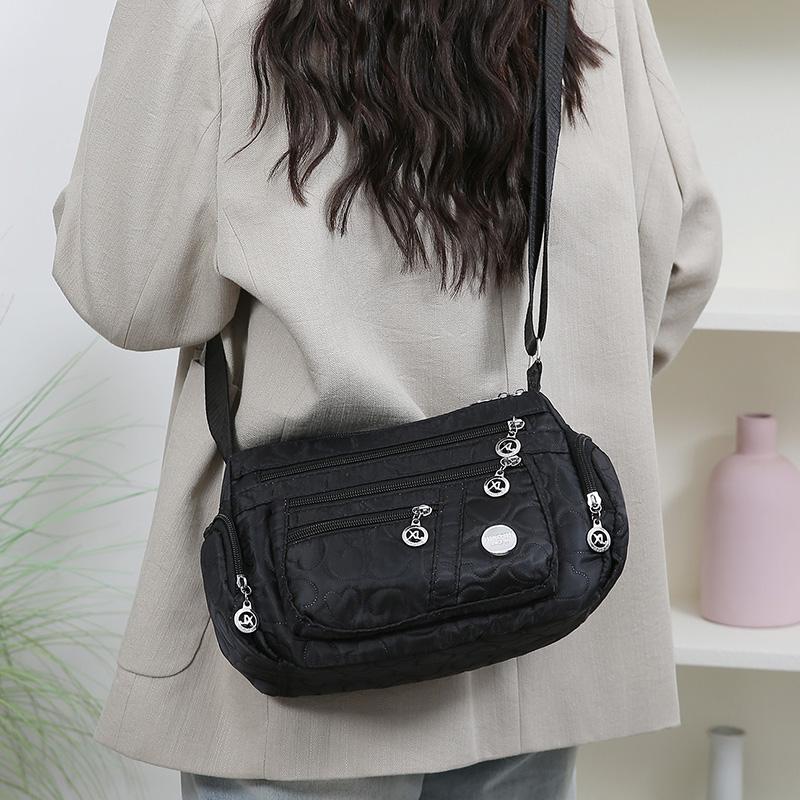 Bag Women's Large Capacity Shoulder Bag Waterproof and Wear Resistant Multi Pocket Commuter Leisure Outdoor Crossbody Bag
