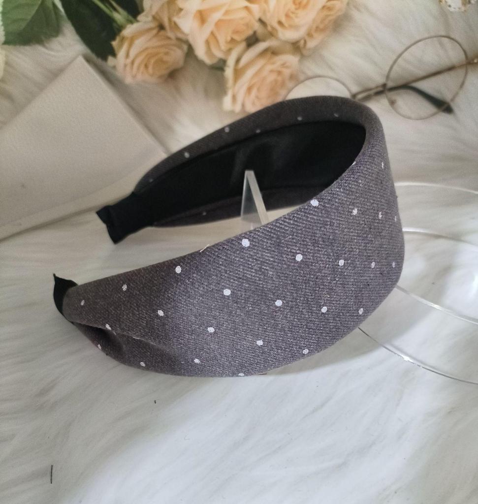 Elegant Wide Fabric Headband for Autumn & Winter: White Hair Concealer & Top Hair Tie for Holding Hair, Washing Face, or Adding Style