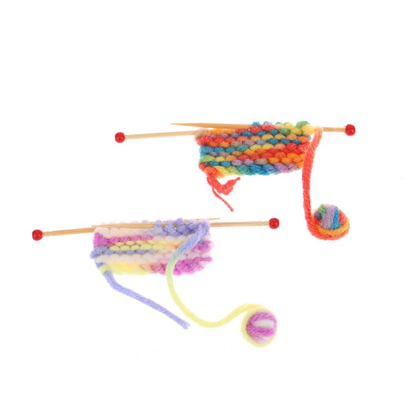 1:12 Puppenhaus Miniatur Pullover Strickwolle Strickwerkzeug Mini Simulation Stricknadel Pullover Puppe Strickszene Geschenke