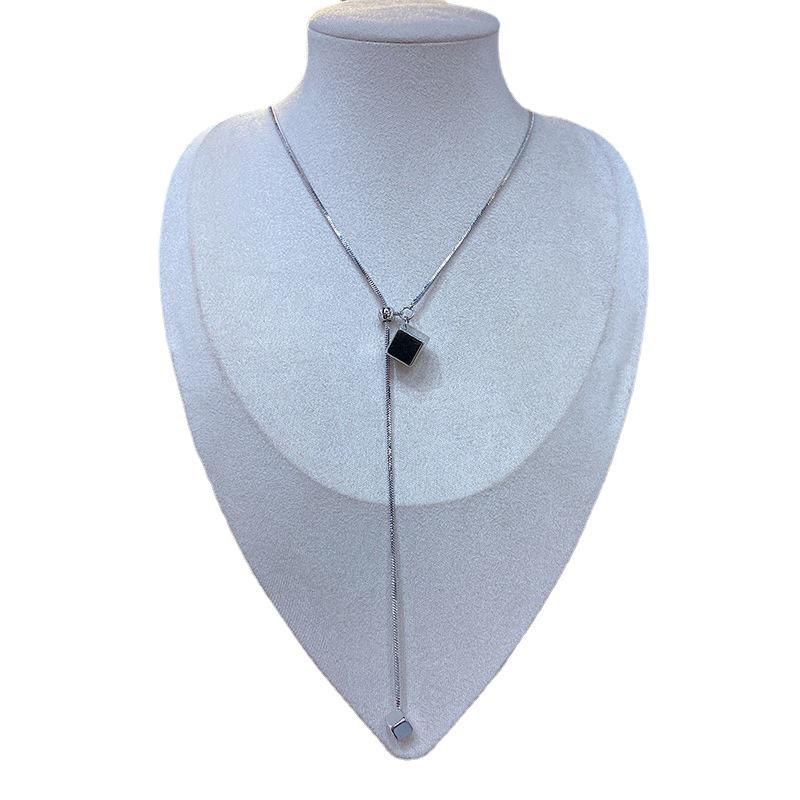 Adjustable Pearl Clavicle Necklace - Elegant, Versatile, and Minimalist Design