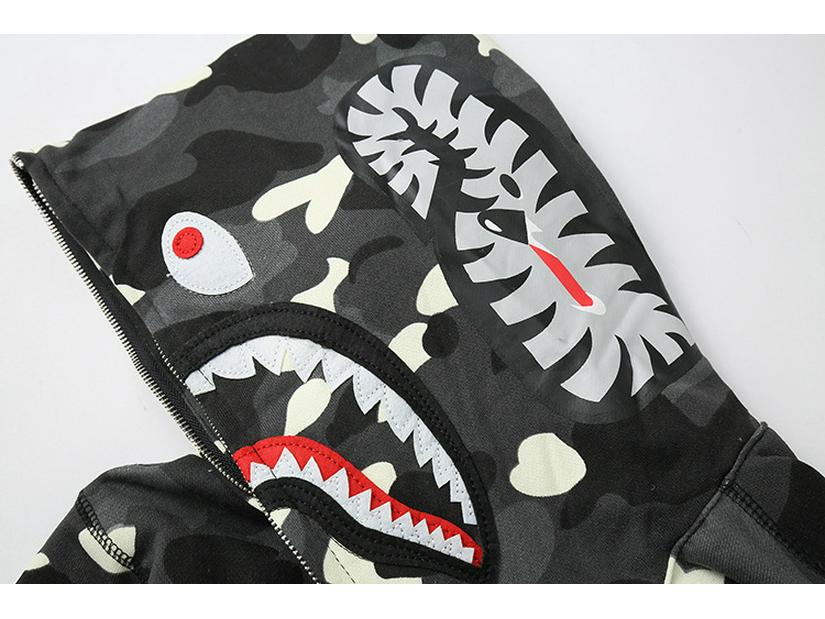 Bluza z kapturem w kamuflażu z plamkami i motywem głowy rekina, Unisex, luźny krój, zapinana na zamek, z długimi rękawami