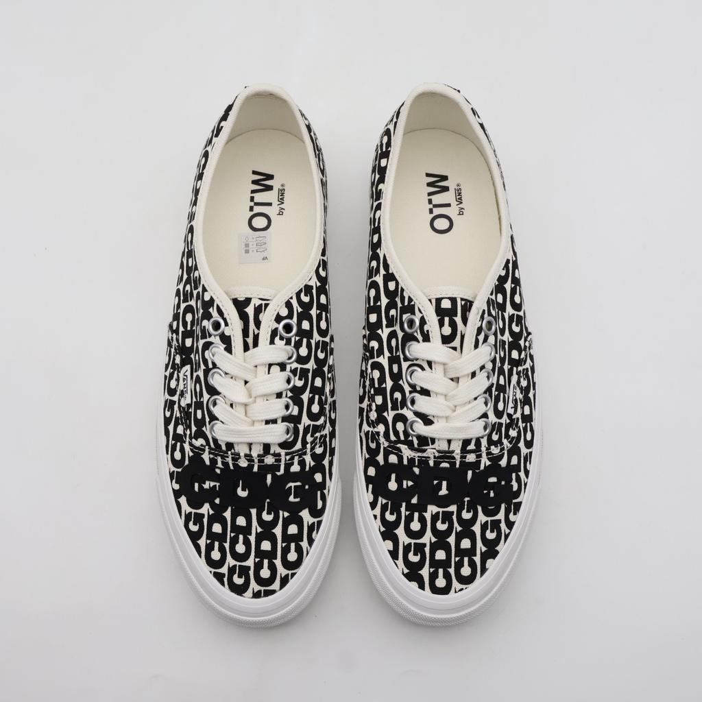 VN000EEUUY6 CDG (COMME des GARCONS) Ein OTW by Vans Authentic Weiß (Herren)