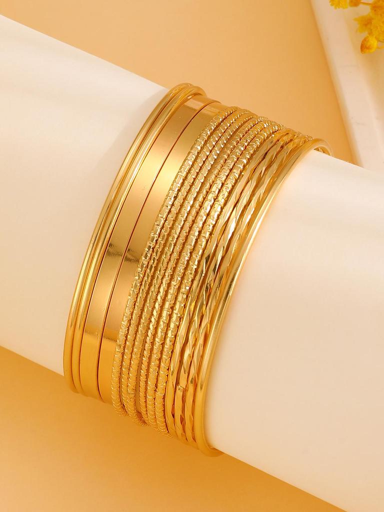 Set de Pulseras de Diamantes de Aleación: Pulseras Punk Apilables de Estilo Europeo y Americano para Mujer (4 piezas)