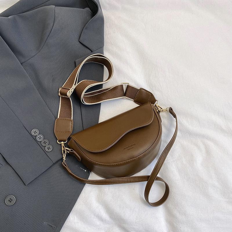 Women's Winter 2023 Simple Casual Crossbody and Shoulder Saddle Bag