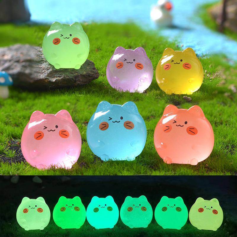 Cute Luminous Kitten Ornament: DIY Jewelry & 3D Resin Decor for Desktop Garden.