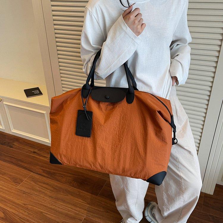 

Fashion travel bag New large-capacity shoulder bag Portable commuter light messenger bag Sports fitness bag коричневый