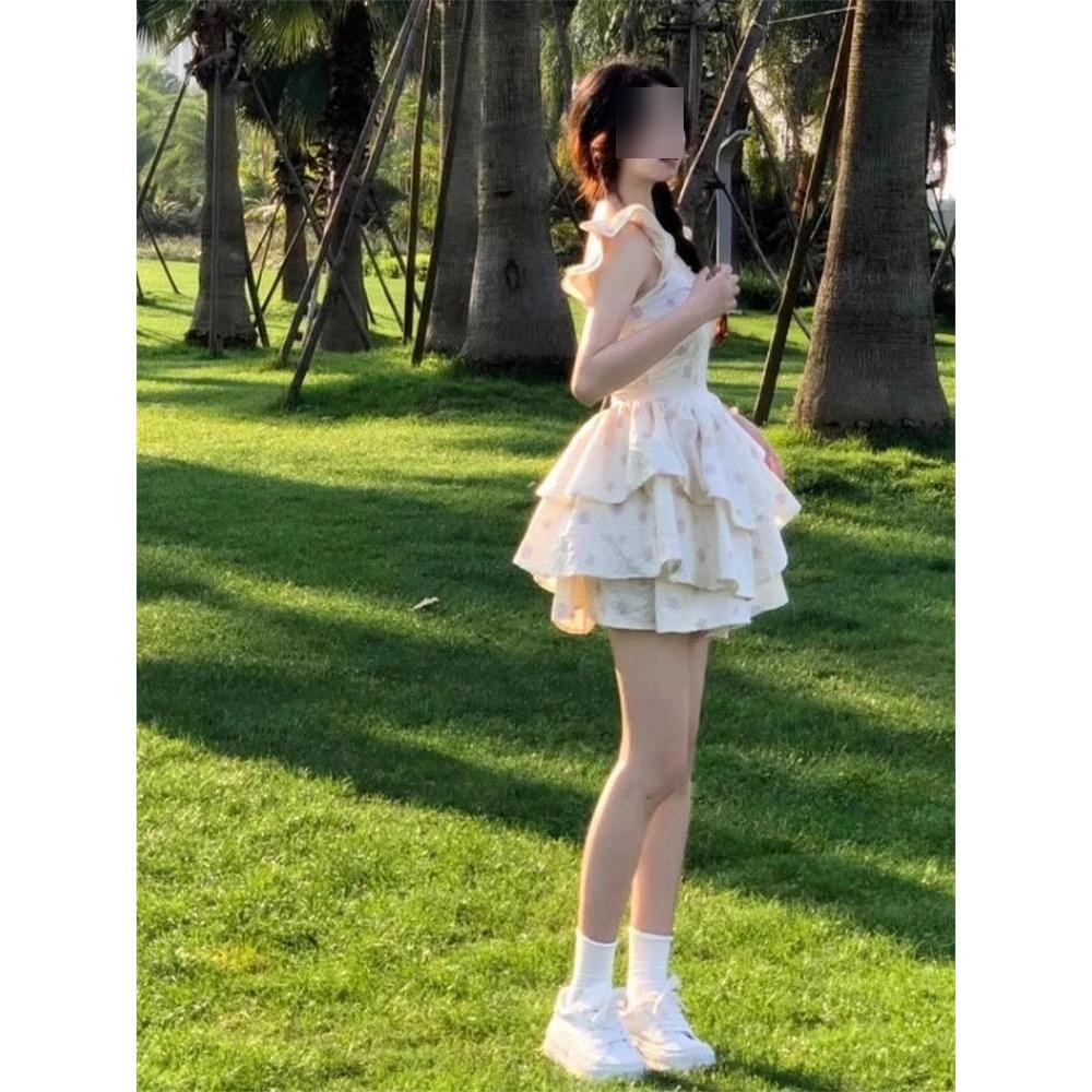 

Waist-cinching, figure-flattering puff sleeve dress for women in a niche, sweet and spicy style. Medium