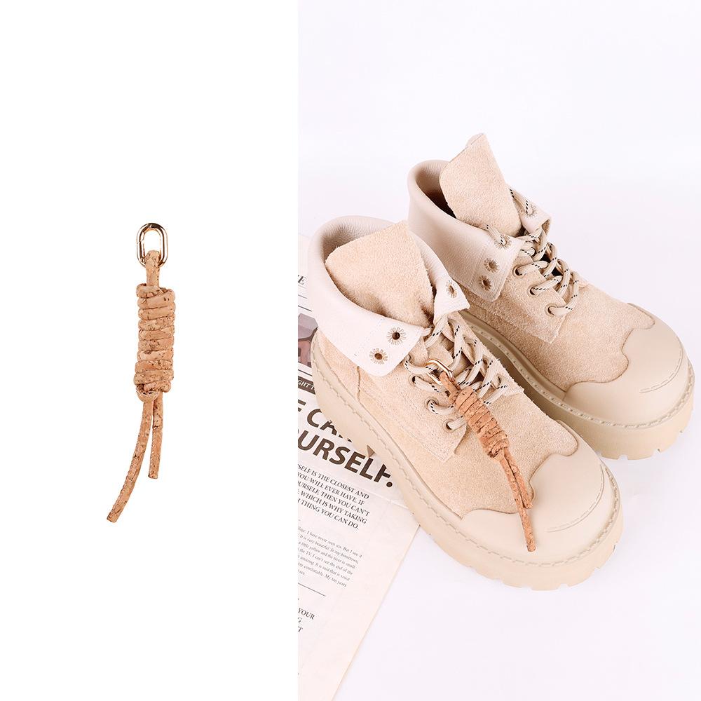 

New miu series fringed wood beads shoe pendant DIY woven knot shoe buckle Martin boots kangaroo shoe pendant wholesale