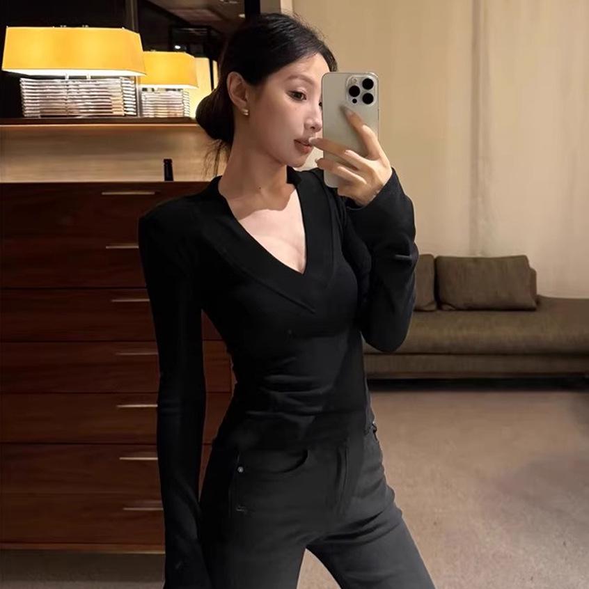 V-Neck Soft Brushed Long-Sleeve Women's Top for Autumn/Winter - Sexy and Cozy Base Layer