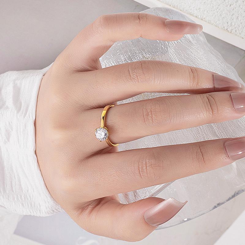 Korean Style Claw-Set Zircon Titanium Ring: Elegant 2023 Wedding Design for Women