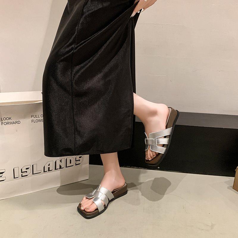Vacation Casual Style One-Word Skirt With Cool Slippers Women S Summer Wear French Flat-Bottomed Beach Sandals 35 серебряный