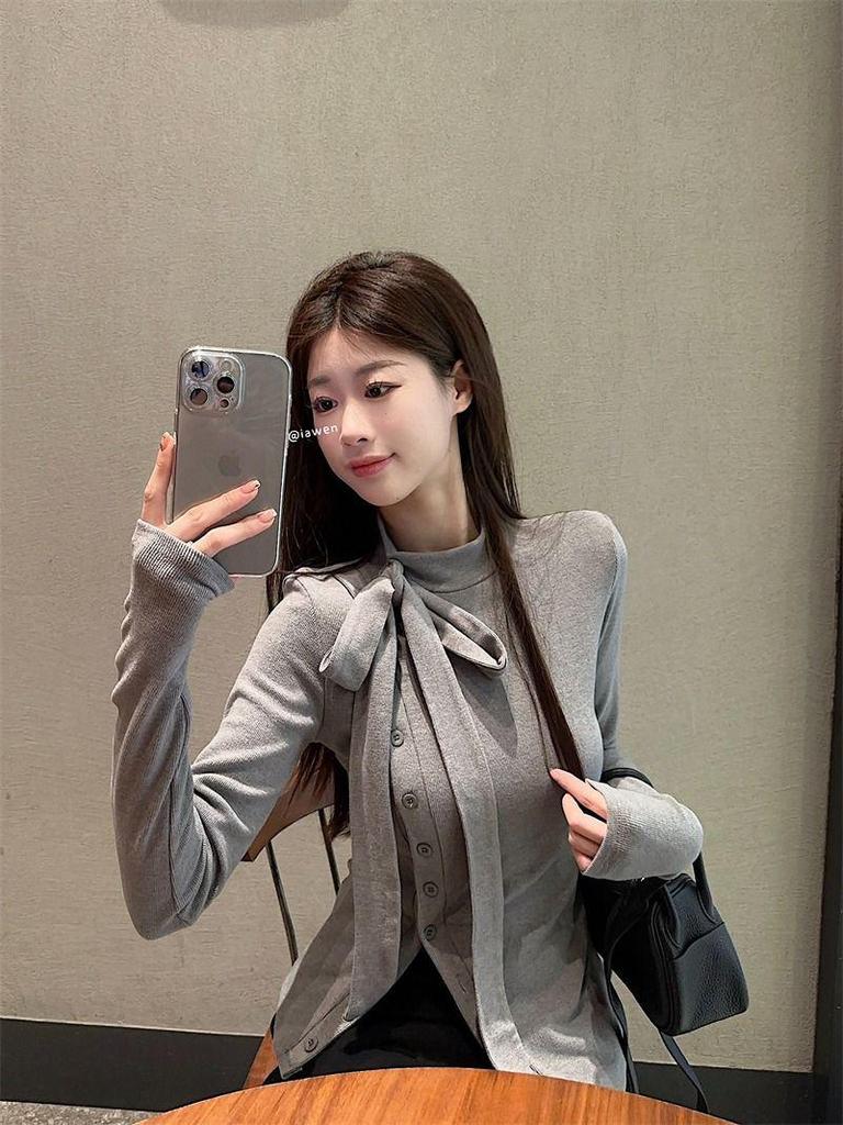 Koreanischer Stil Gebürstetes Verdicktes Langarm-T-Shirt mit Krawatten-Schnürung Stehkragen, Herbst/Winter Schlanke Passform