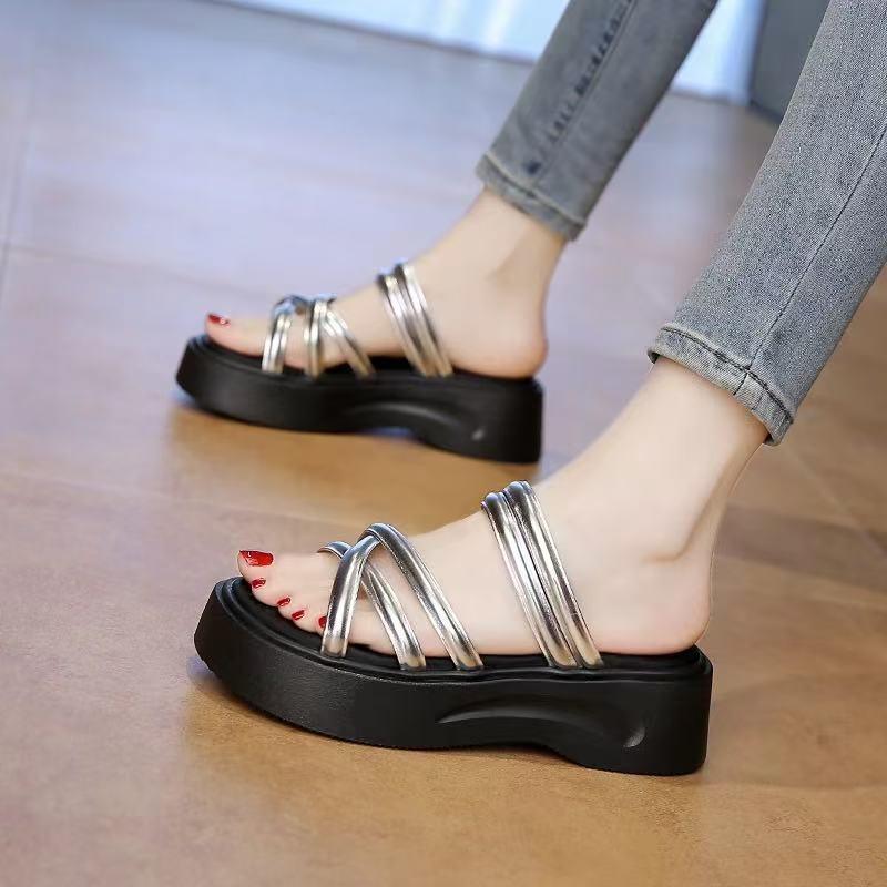 French open-toed slippers with thin straps for women's summer wear 2025 new silver versatile fashion muffin bottom cool slippers