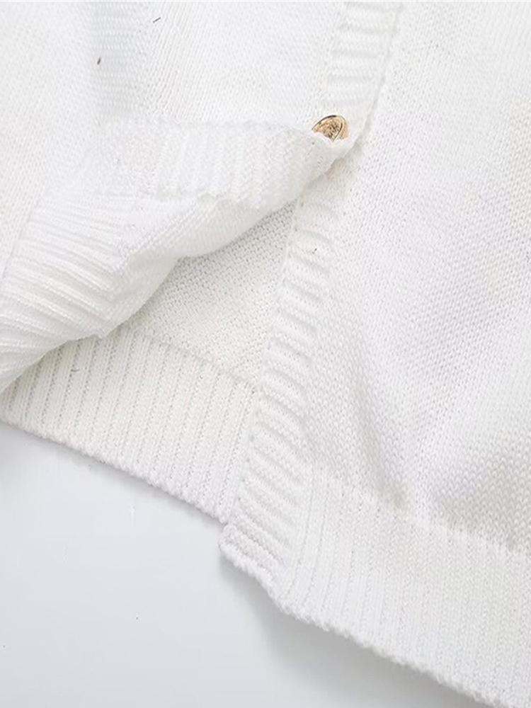 Pletené jednořadé letní falešné kapsy s výstřihem do O-kroju, krátké rukávy, áčkové bílé kancelářské minišaty