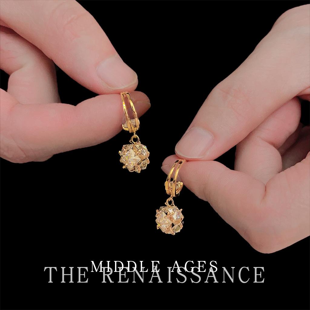 Light three-dimensional zircon ball stud earrings heavy industry c-shaped earrings French retro literary earrings