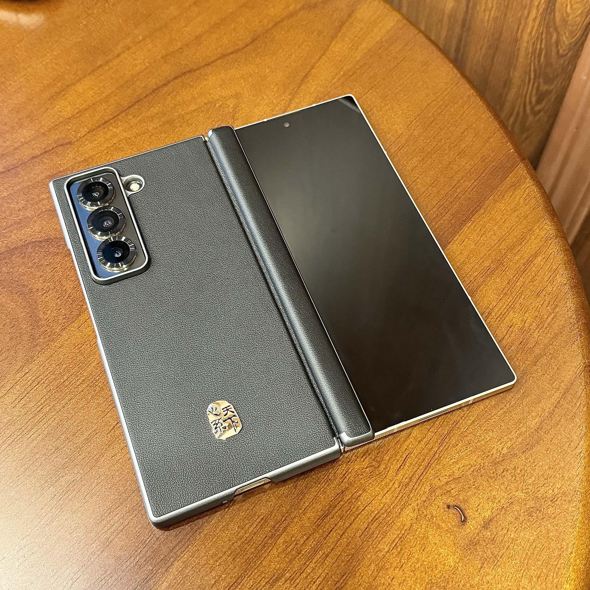 

Подходит для Samsung W25 Однотонный кожаный складной чехол для мобильного телефона Центральная ось ZFOLD4 Мир, пронизанный сердцем Узор из кожи с углеродным волокном Zfold7 Samsung ZFOLD6