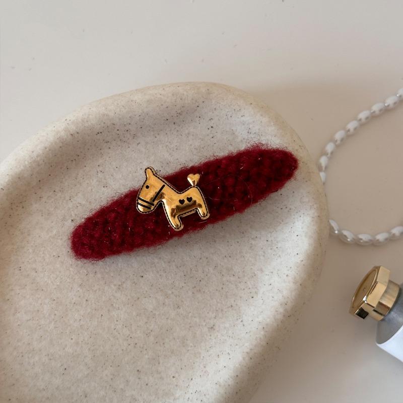 Little Horse Red Hairpin for Commuting, A Unique BB Hairpin with Fashionable and Stylish Design Elements.