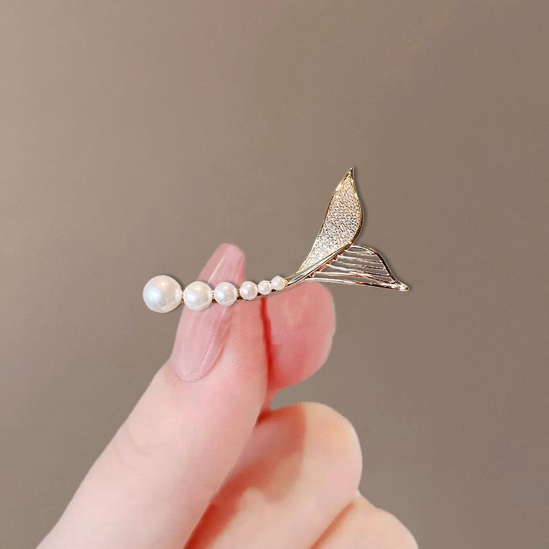 Elegante Schmetterlingsbrosche mit Perle – Damen-Modeschmuck-Anstecknadel von hoher Qualität
