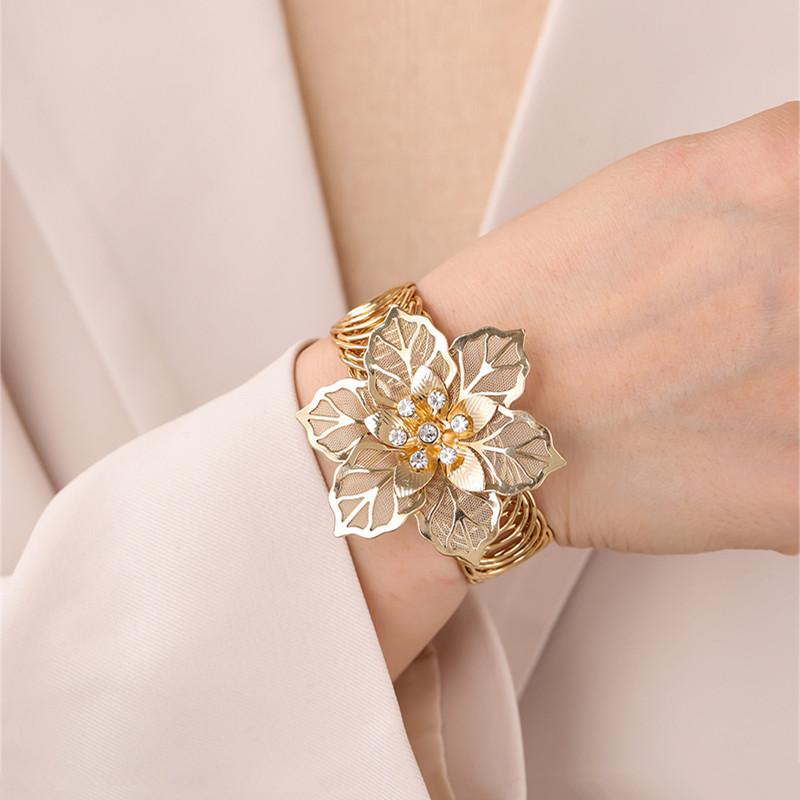 Fashion Jewellery Women Crystal Flower Open Bangles Golden Silvery Elastic Open Bracelet Femme Cuff Bracelet Jewelry