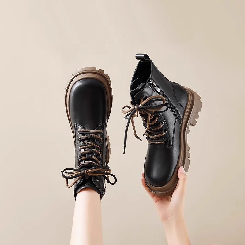 Small thick-soled heightening short boots women's 2025 autumn new British style retro lace-up fried street locomotive Martin boots