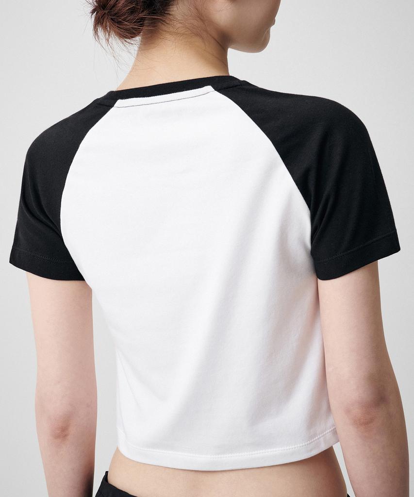 MUSINSA STANDARD WOMAN Women'S Slim Crop Raglan T-Shirt [White/Black]
