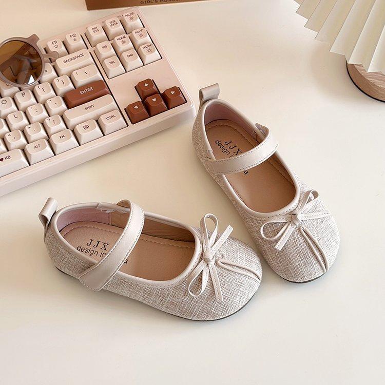 Girls' Korean version of Xiaoxiangfeng bow versatile small leather shoes 2025 spring and autumn new Velcro princess shoes performance shoes