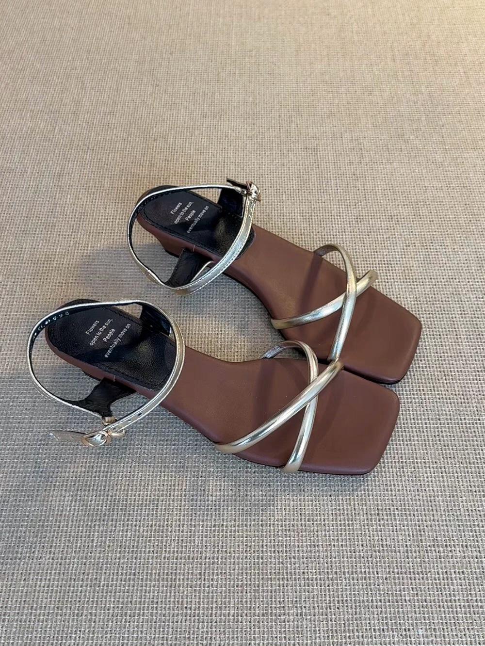 

Spot French temperament wedge cross with open-toed square head sandals women s one-button retro beach Roman shoes 40