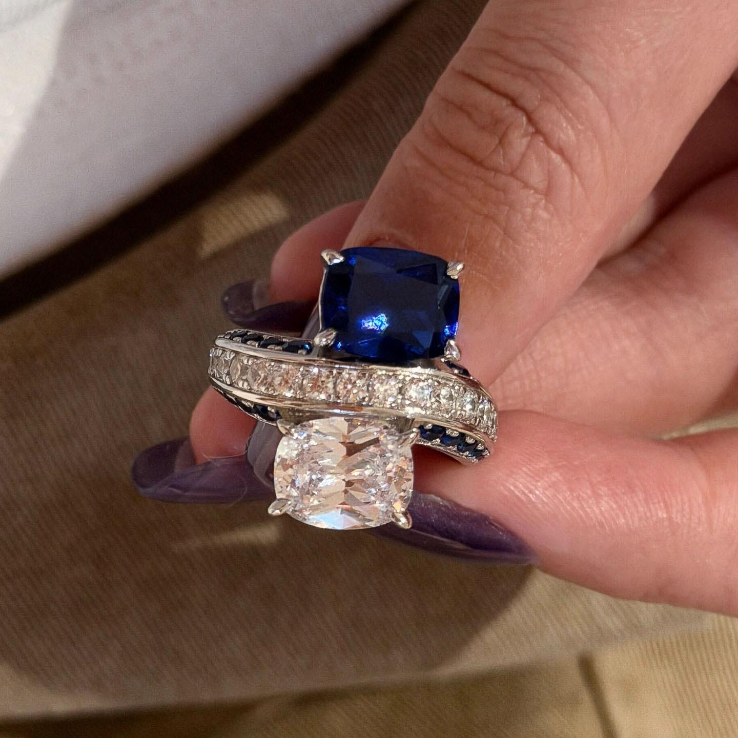 

Exaggerated and exquisite two tone diamonds inlaid sapphire rings for women trendy high-end oval ring engagement jewelry gift resizable синий