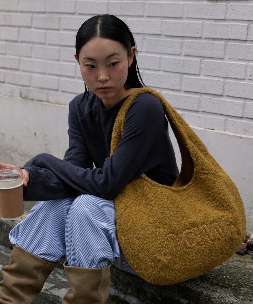 Haveawhale Boucle Pebble Bag (Mu)