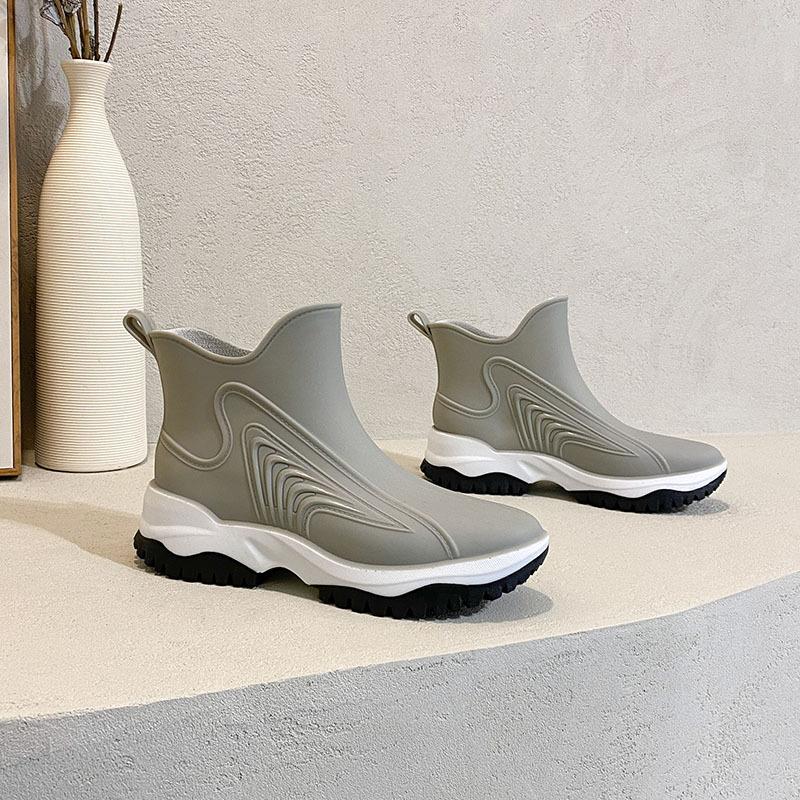 Women's Rain Boots Fashionable Outdoor Rain Boots Short Tube Summer Water Shoes Waterproof Non-slip Kitchen Work Shoes Rainy Day Women's Shoes