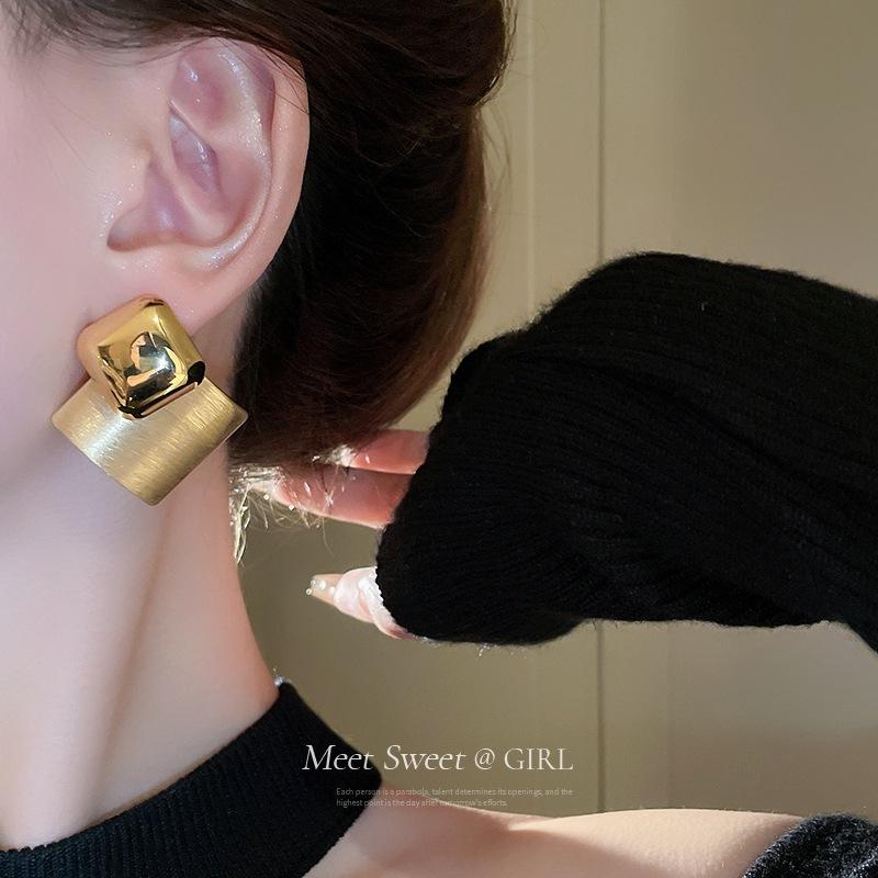 French Style Metal Square Stud Earrings For Women Luxury Elegant Versatile Ear Jewelry