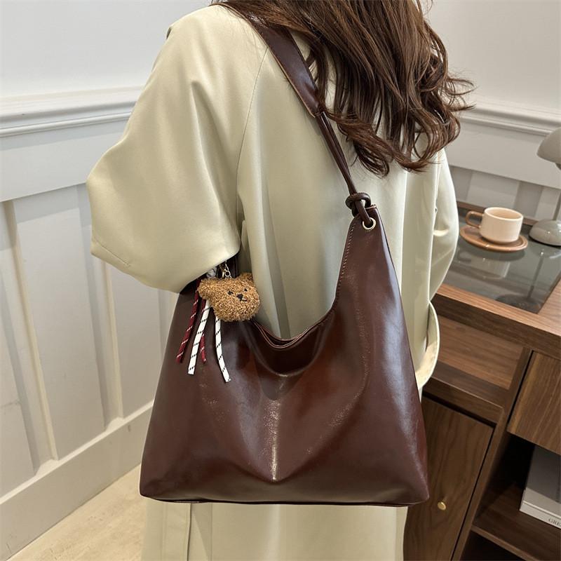 Tote Large Trendy Bag For Women With Minimalist Aesthetic And Convenient Phone Pocket
