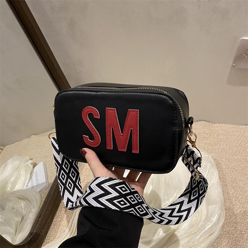 Spring casual women's small square bag 2025 new camera bag female crossbody ins popular shoulder small bag this year