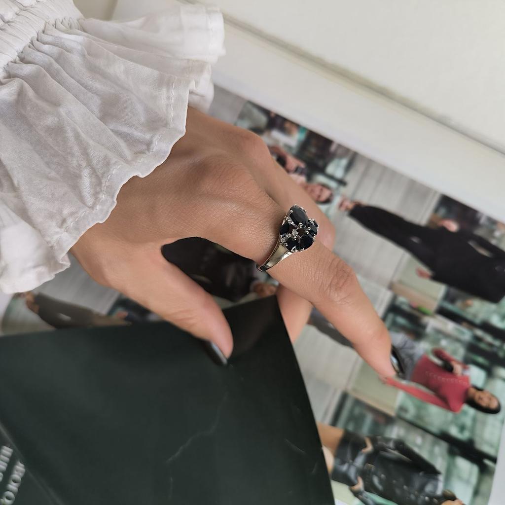 Bague en argent avec saphir naturel 3,823 ct, oxydes de zirconium, poids de l'article 4,03 g (2180937)