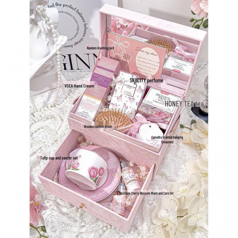 Elegant Bridesmaid Souvenir: Luxurious & Practical Gift Box for Your Best Friend - Perfect for Nurse's Day or As a Thank You Women's Gift.