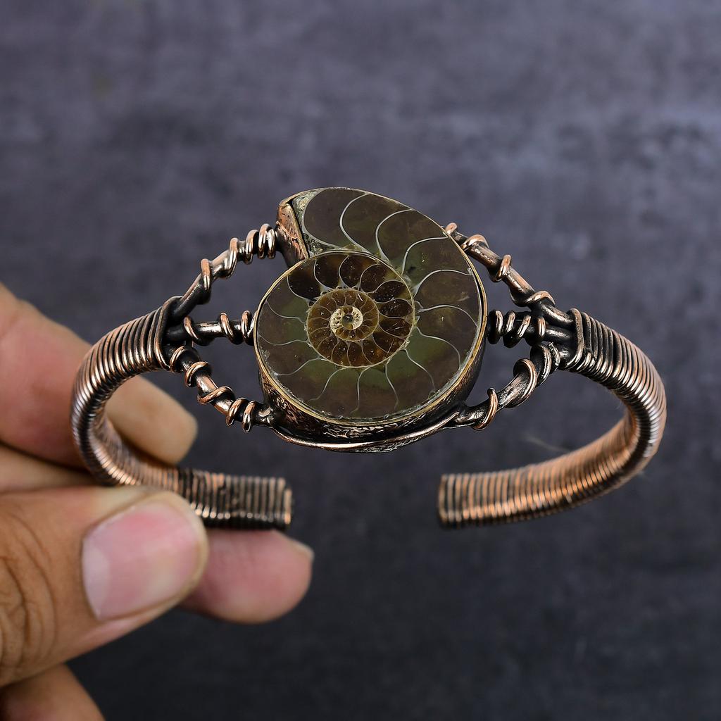 Gheară Brățară Ajustabilă din Cupru Lucrată Manual cu Piatră Prețioasă Fosilă de Amonit u6k82