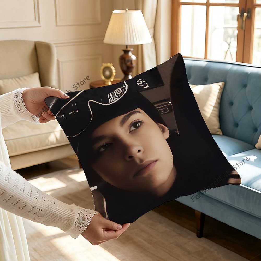 Singer TTom Kaulitz Anime Pillow Case Antidustmite Pillowcase Invisible zipper silky short plush Sofa cushion cover