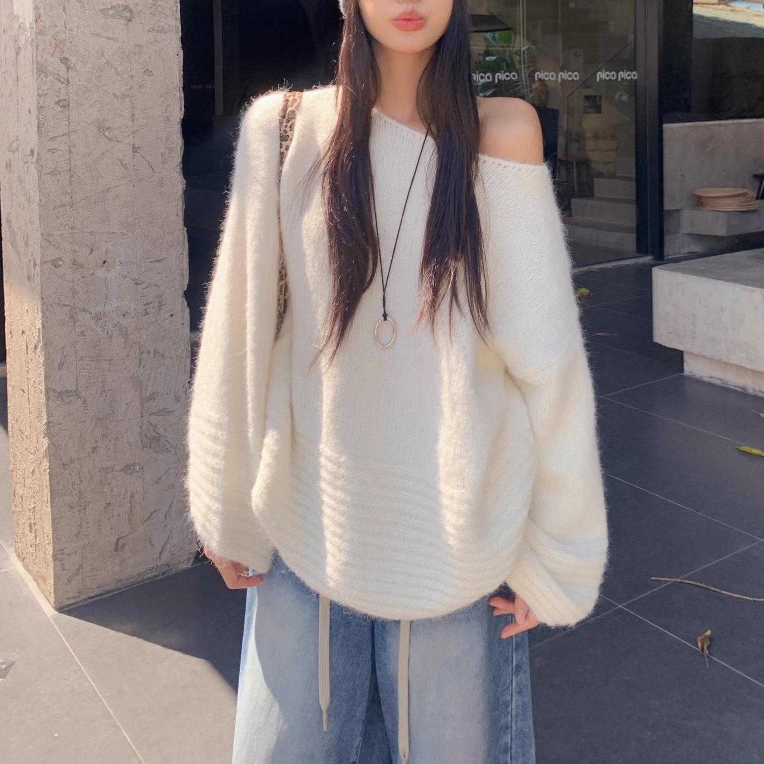 

Женский корейский свитер с открытыми плечами и рукавами-фонариками - Мягкий, эластичный трикотаж, свободный крой, стройнящий, больших размеров, коллекция осень/зима One size грязно-белый