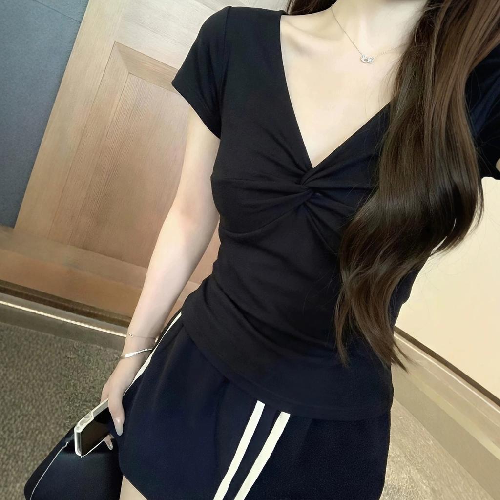 Korean kink V-neck short-sleeved T-shirt women's summer thin slim-fitting and thin unique chic super good-looking shoulder top