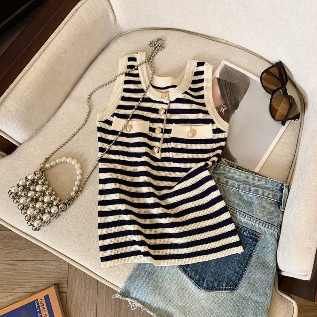 

Полосатый контрастный вязаный жилет для женского летнего омоложения, безрукавный стиль на пуговицах, лоскутный топ с подкладкой one size бежевый