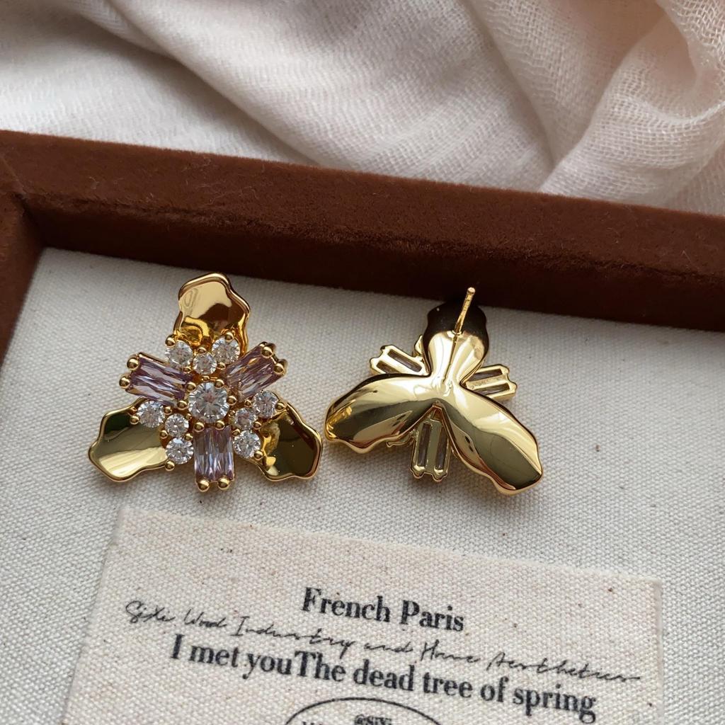 Autumn And Winter Metal Petal Zircon Stud Earrings Temperament Advanced Sense Simple Light Luxury French Earrings Women