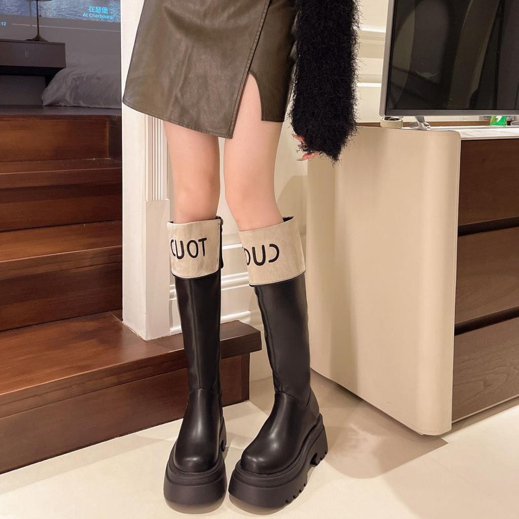 Fargematchende støvler med tykk såle for kvinners høst- og vinter 2025 nye Xiaoxiangfeng høye ridestøvler, små, men knestøvler