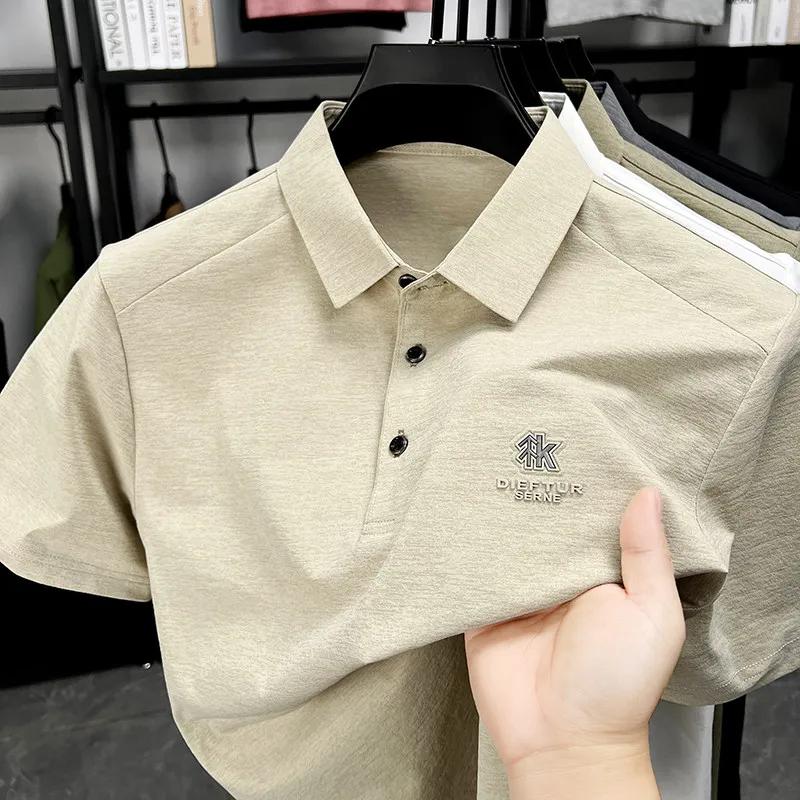 Neues Herren Business Casual Kurzarmhemd mit Abzeichen Einfarbiges Poloshirt Modisch Atmungsaktiv Bequem Vielseitiges Oberteil