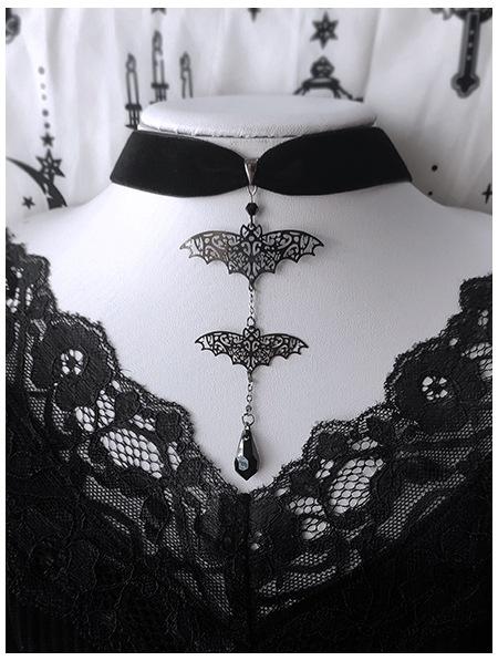 Gothic Two Black Hollowed-out Vampire Bats Pendant Velvet Necklace for Women Halloween Party Wiccan Decor Jewelry Accessory Gift