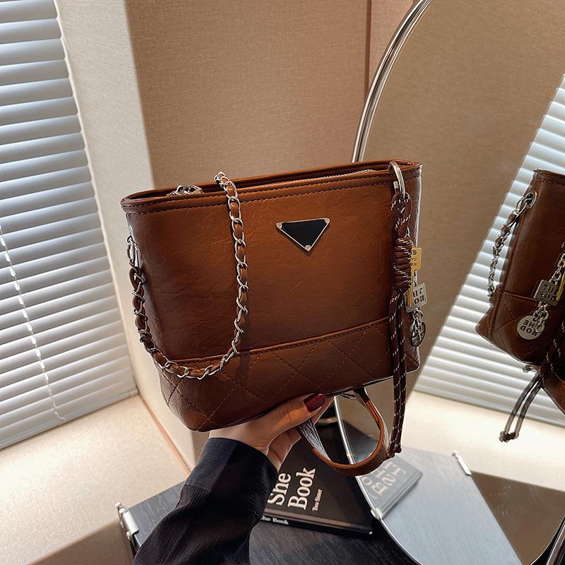 

Foreign order fashionable small bag women s 2024 autumn and winter new versatile bucket bag high-end texture commuter chain messenger bag